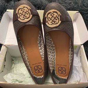 Daisy Fuentes flats